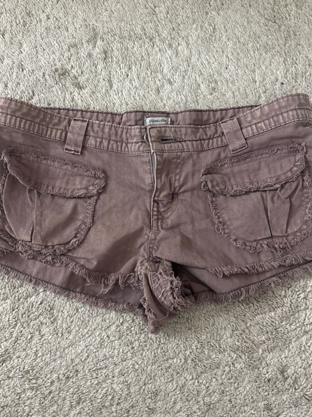 Kimchi Blue Mauve Frayed Pocket Jean Shorts - Picture 1 of 3